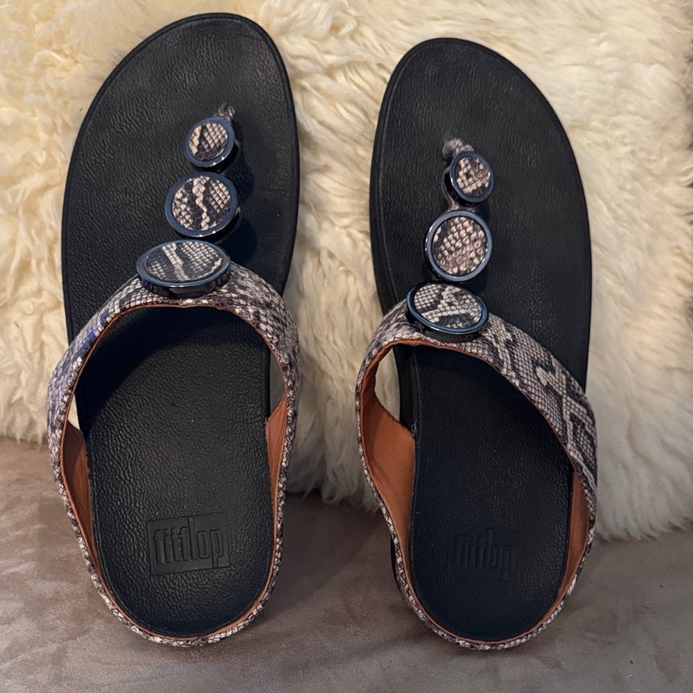FitFlop Women's Halo Embellished Snake Embossed Leather Platform Sandals Size 9
